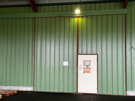local de stockage / atelier / entrepôt de 450 m²