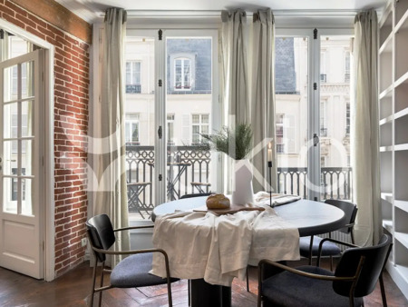 appartement de prestige en location à paris 1er : magnifique appartement rénové et meublé 