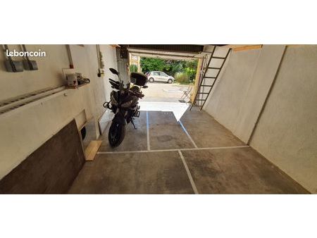 box/ garage pour moto