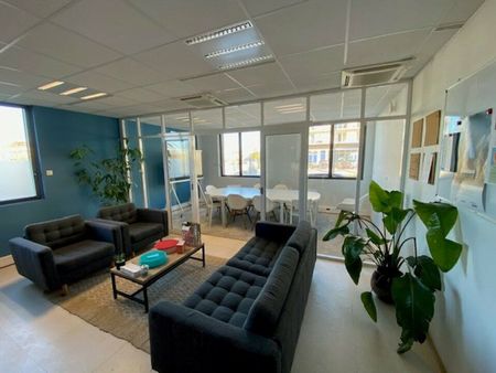 bureaux 208 m²