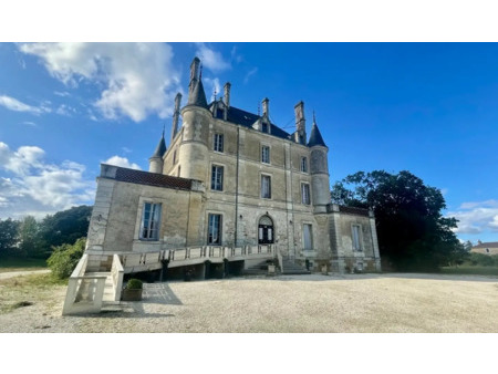 château en vente à chantonnay : diva immobilier  cabinet spécialisé dans la vente de biens