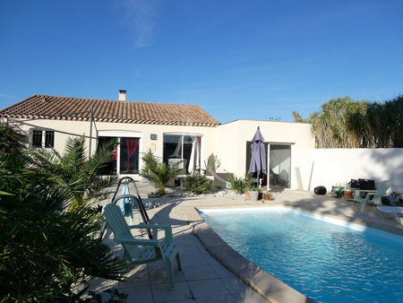 argeliers. belle villa 3 chambres au calme avec piscine et garage.