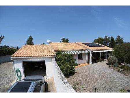 villa individuelle (120 m²) avec belle vue  3 chambres  2 salles d'eau  piscine  garage su