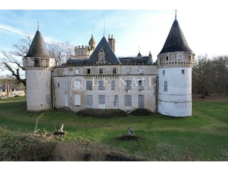 ref.4248 :ce très beau château médiéval des xiiie et xve siècles est situé dans le berry  