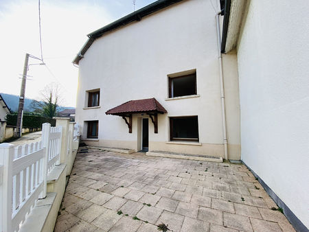 maison de village à vaire 3 pièce(s) 86.50 m2 + terrasse +grange environ 116m2