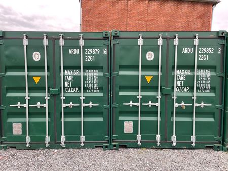 location garde meuble garage box container parking sécurisé 33m2