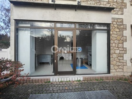 location de local commercial de 105 m² à la ferté-alais - 91590