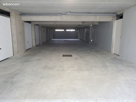 grand garage 33 m2 dans residence securisee