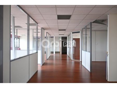 bureaux 1 319 m²