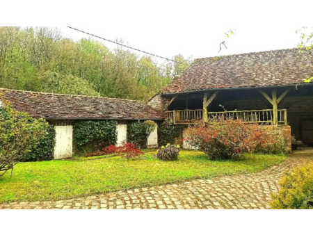 maison de prestige en vente à savigny-sur-clairis : remarquable propriété située en bourgo