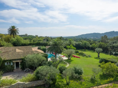 villa de prestige en vente à saint-tropez : proche des plages et du village  villa provenç