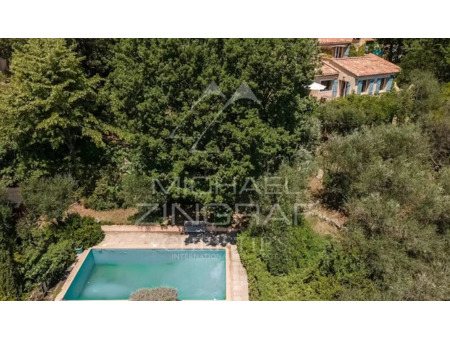 maison de prestige en vente à le tignet : cette villa provençale  située sur les hauteurs 