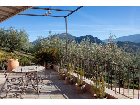 superbe villa provençale  vue panoramique sur le mont ventoux  terrain avec oliveraie  auc