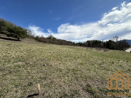 terrain de 1622m2 à vendre à châteauvieux (05)