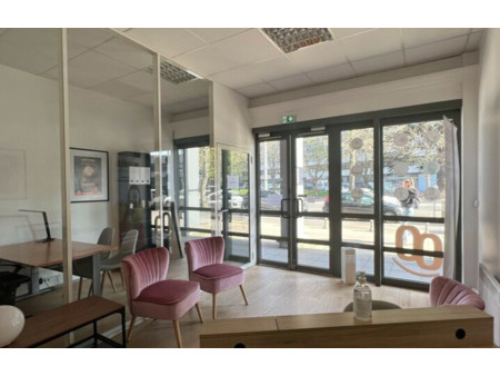 location commerce 55 m² tours (37000)