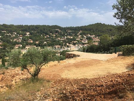 très beau terrain de 625m² hors lotissement en position dominante avec vue panoramique et 