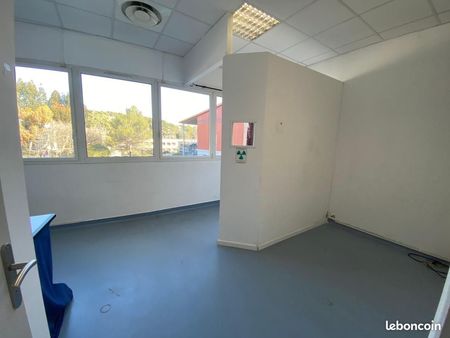 bureau 30 m²