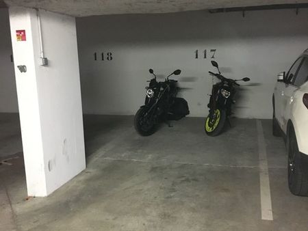 parking moto / scooter / vae