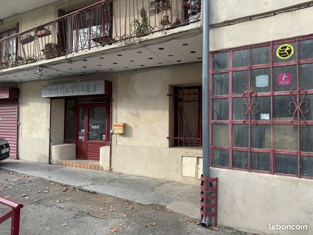 local commercial 60 m² garons