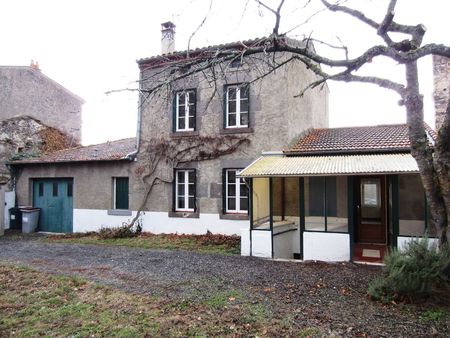maison de village avec cour fermée et garage sur 232 m² de terrain