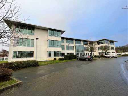 bureau à vendre de 3 739 m² à voisins-le-bretonneux - 78960