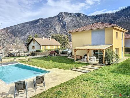villa rt 2012 - 106 m² avec piscine