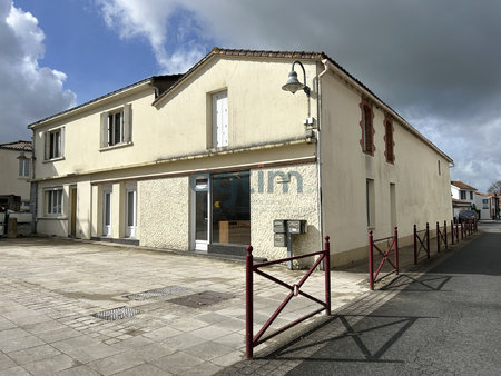 maison de bourg  196 m2 hab avec ancien local commercial  à