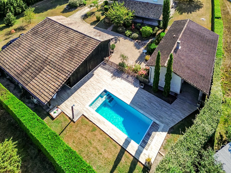 superbe propriété avec maison de maître  maison invités  piscine chauffée  dépendances  pr