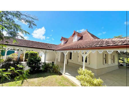 maison de prestige en vente à sainte anne : sainte-anne   superbe villa creole  construite