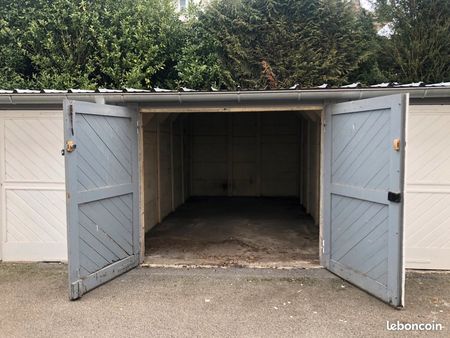 garage/ box