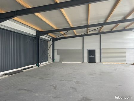 entrepôt 400 m² chasnais