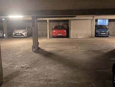 place parking sous-terrain sécurisé