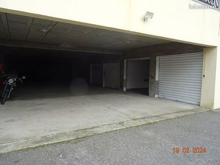 location garage / box 15 m² 40 m3