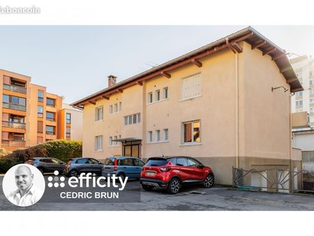 immeuble 12 pièces 450 m²