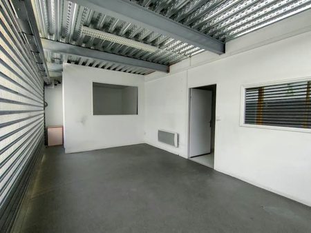 location locaux professionnels 5 pièces 320 m²