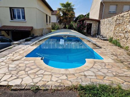 villa 5 pièces 150 m2 + piscine