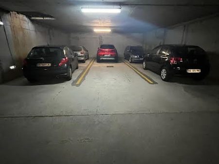 vente parking 89 m²