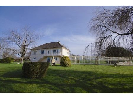 la manche maison a la campagne a cerences avec piscine