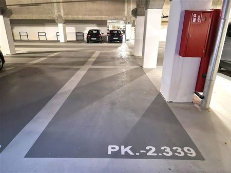 emplacement de parking privatif intérieur