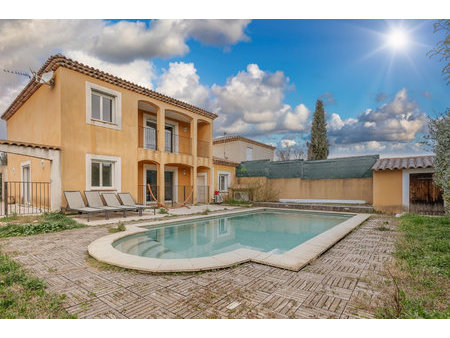 villa traditionnelle 150 m2 avec piscine