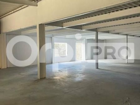 local commercial 1 090 m²