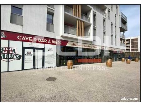 local commercial 296 m²