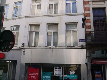 maison de commerce très bien située avec appartement.