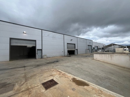 hangar commercial/activité d'environ 600 m2 divisibles