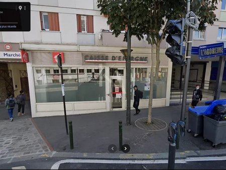 beau local de 113m² avec 7m de linéaire dans zone commerçante