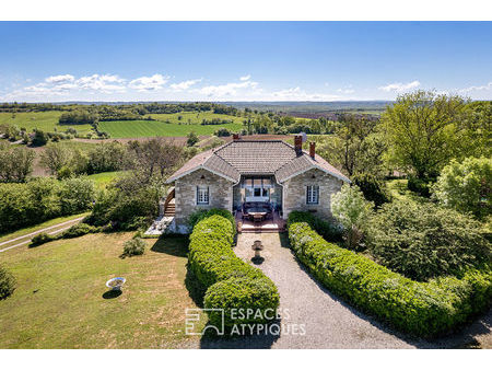 maison en pierre du quercy avec vue splendide