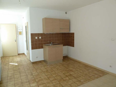 location appartement 1 pièces 23m2 vals-les-bains 07600 - 245 € - surface privée