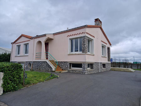 vente maison à saint-prouant (85110) : à vendre / 89m² saint-prouant