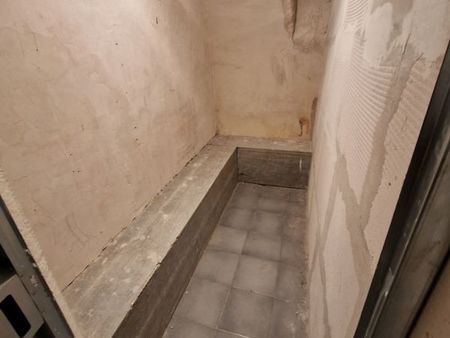 cave saine avec ascenseur  très sécurisée bd magenta (m° gare du nord  poissonnière  gare 
