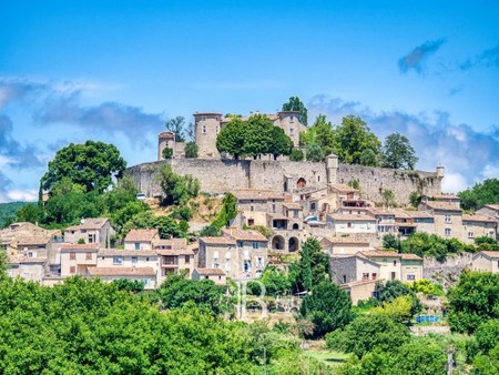 mane - haute provence - chateau 12eme siecle l'imposante et magnifique citadelle est situé